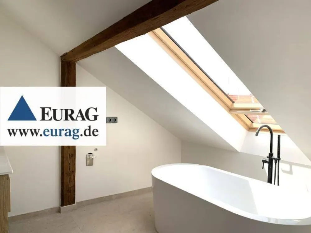N-Steinbühl: Erstbezug! Exkl. 4-Zi-Mais-Whg, 4.OG (m.A.), EBK, Kühlung, Terrasse im Hof, Stpl.