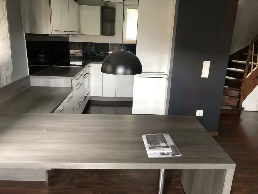 Stilvolle, modernisierte 3,5-Zimmer-Maisonette-Wohnung mit EBK in Stuttgart