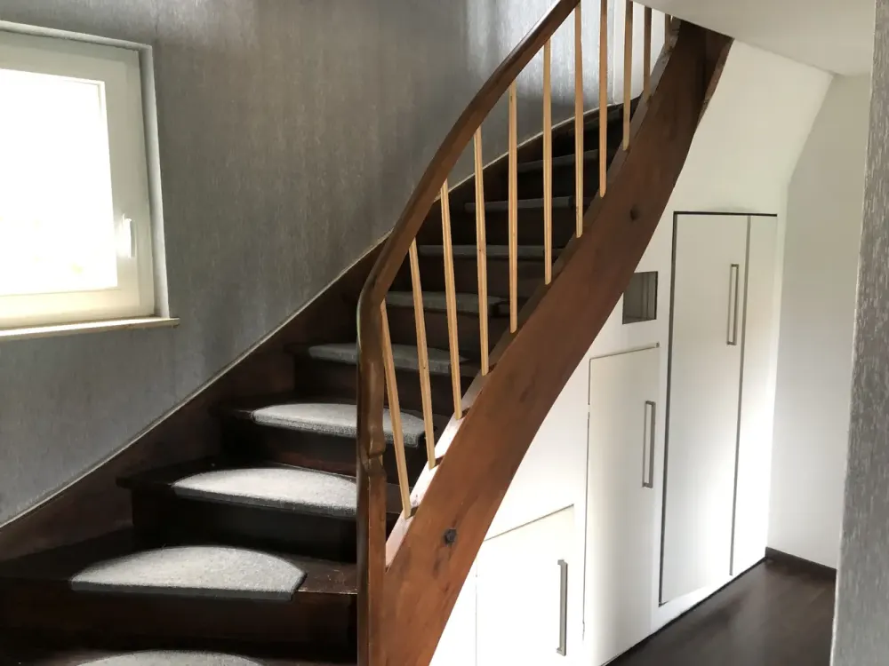 Stilvolle, modernisierte 3,5-Zimmer-Maisonette-Wohnung mit EBK in Stuttgart