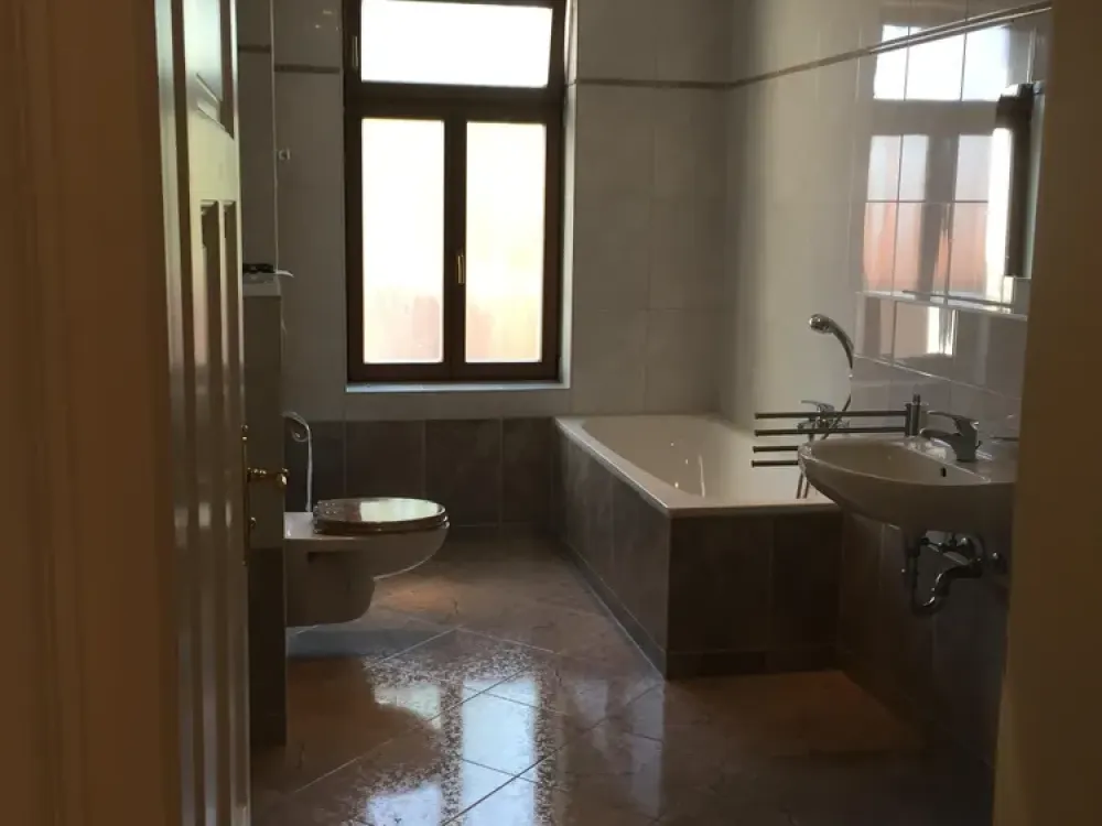 Gehobene 3-Zimmer-Whg mit Balkon in zentrumsnaher, ruhiger Lage (befristet auf zwei Jahre)