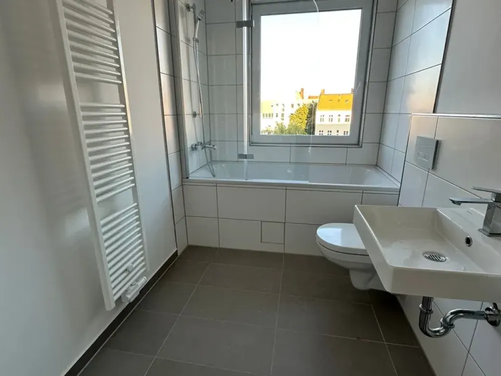 Neu hergestellte 2-Zimmer-Wohnung im beliebten Bezirk Charlottenburg - inkl. Einbauküche