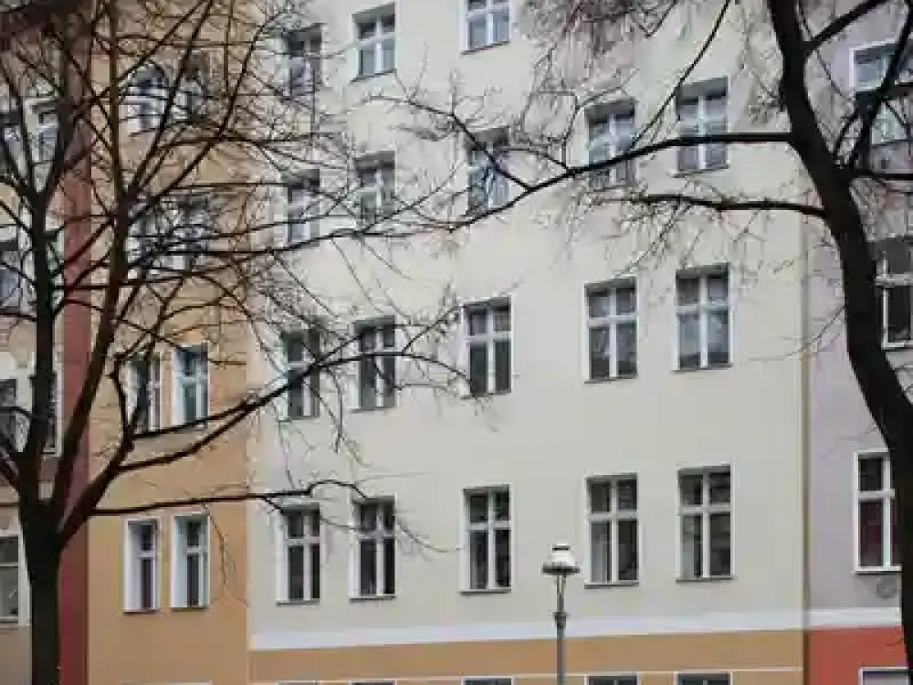 Super Kiez, nahe Görlitzer Park, schöne helle 2-Zimmerwohnung. Anfragen bitte NUR per E-mail!