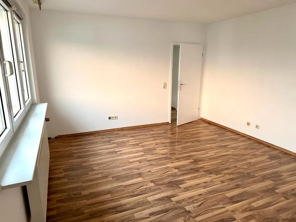 60 m² Wohnung mit riesigem 30 m² Balkon in ruhiger Lage