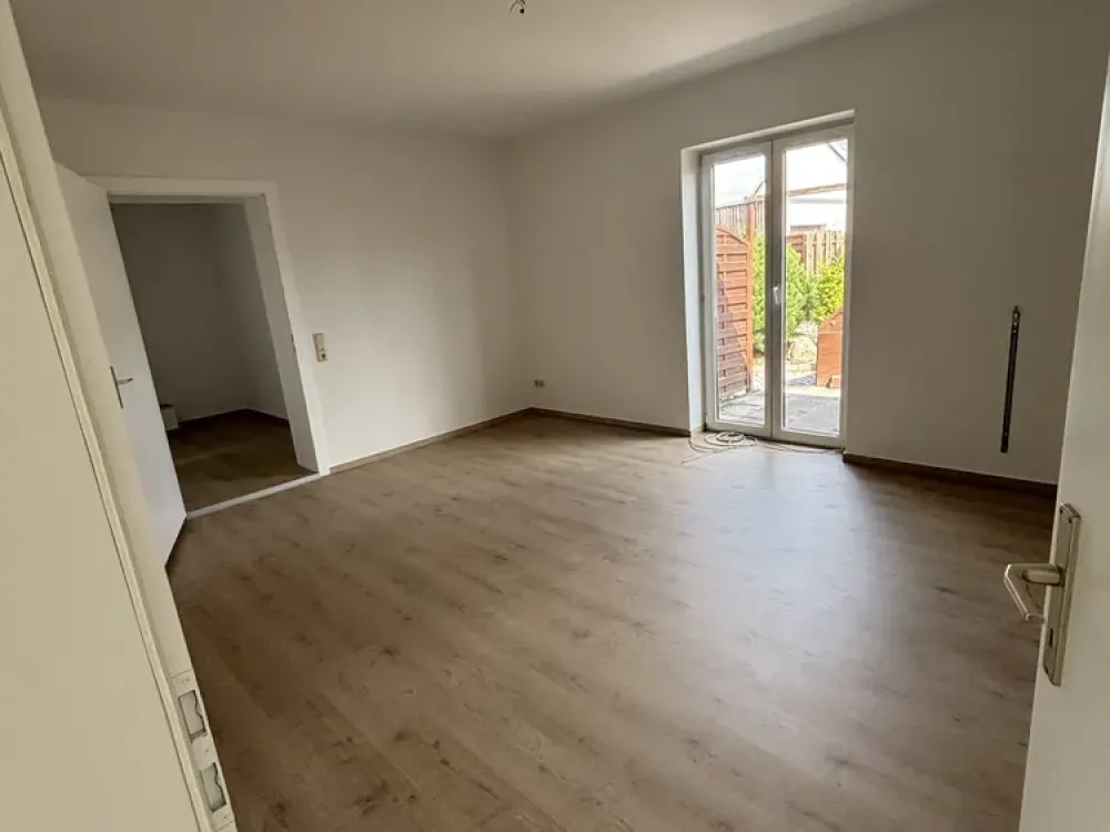 Renovierte und helle 3- Zimmer- EG Wohnung