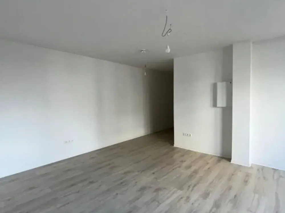 Frisch Renoviert mit komplett neuem Badezimmer - Großzügiges Single- Apartment in Köln-Zollstock