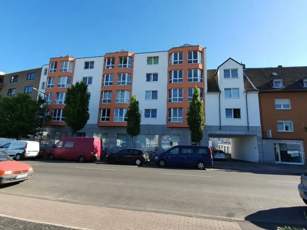 Frisch Renoviert mit komplett neuem Badezimmer - Großzügiges Single- Apartment in Köln-Zollstock