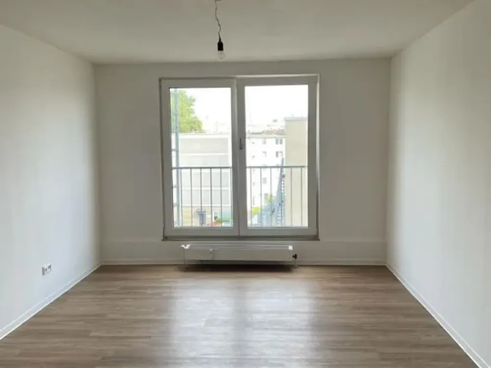 Frisch Renoviert mit komplett neuem Badezimmer - Großzügiges Single- Apartment in Köln-Zollstock