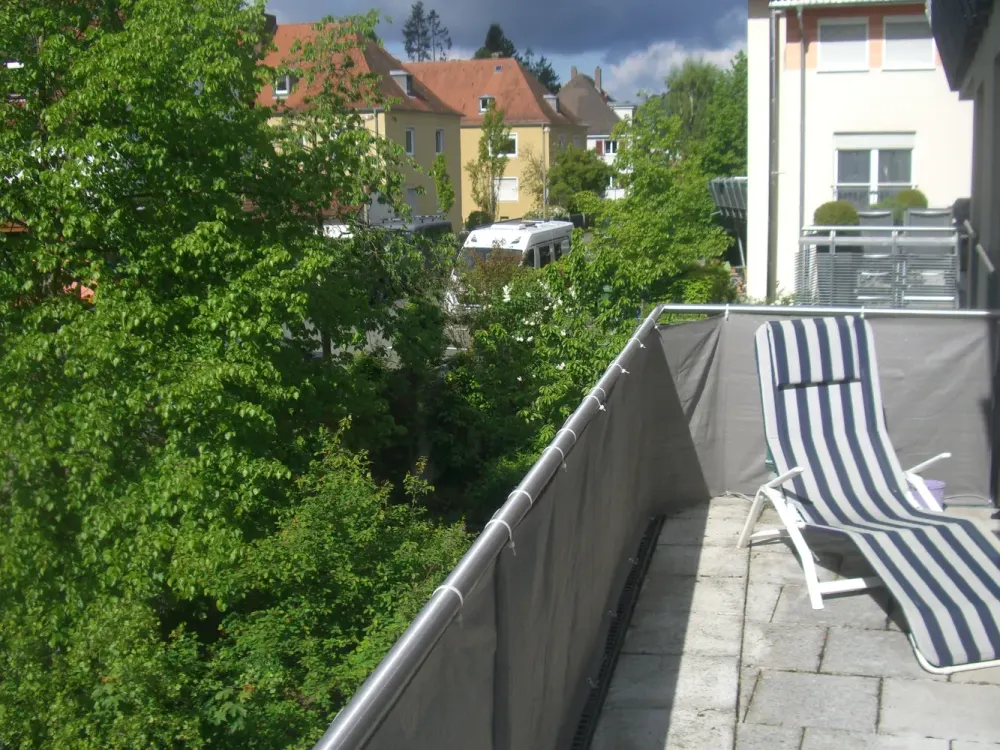 Sunlit Spacious 3-Room Apartment with Balcony in Erlangen, Schwabachgrund
