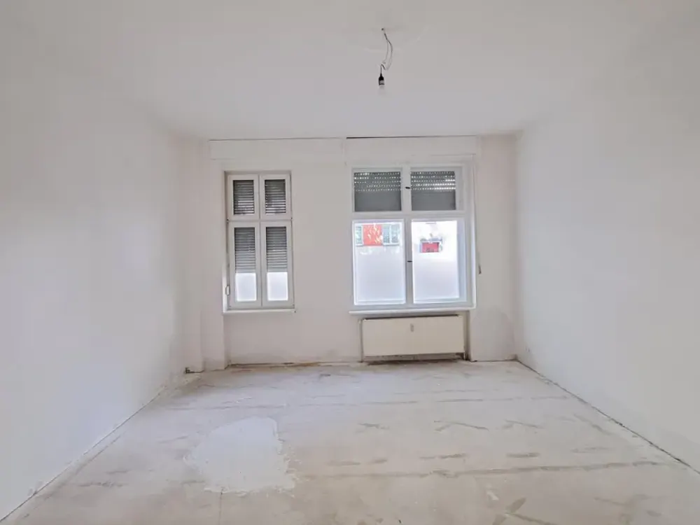 Spacious 3-Room Apartment with Great Design Potential Awaits You!