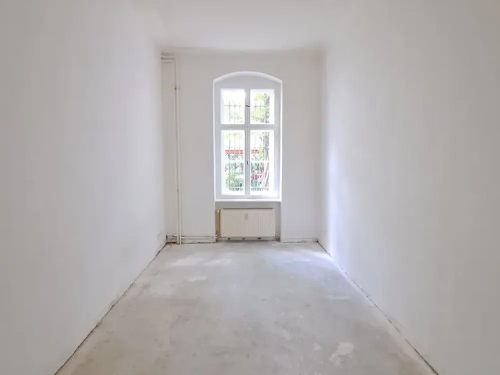 Spacious 3-Room Apartment with Great Design Potential Awaits You!