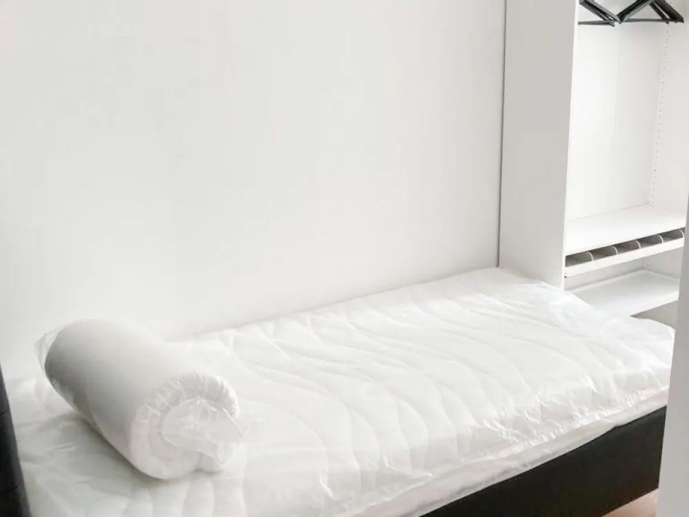 Urban Living: Möbliertes Zimmer mit eigenem Privatbad