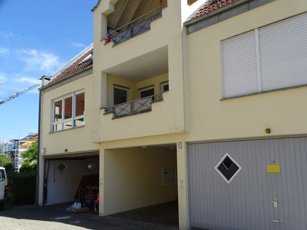 Very nice, centrally located 3-room apartment with balcony and fitted kitchen