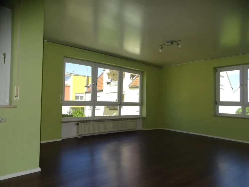Very nice, centrally located 3-room apartment with balcony and fitted kitchen