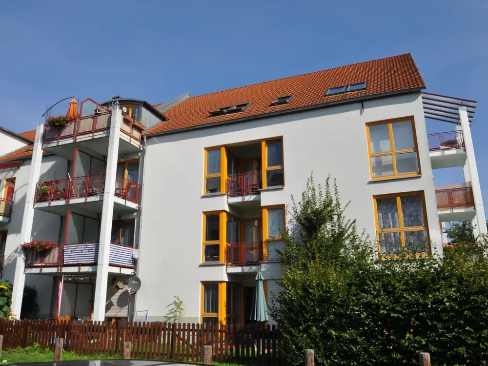 Sonnige 2 Zimmer Dachgeschoss Wohnung - hell + schöner Schnitt