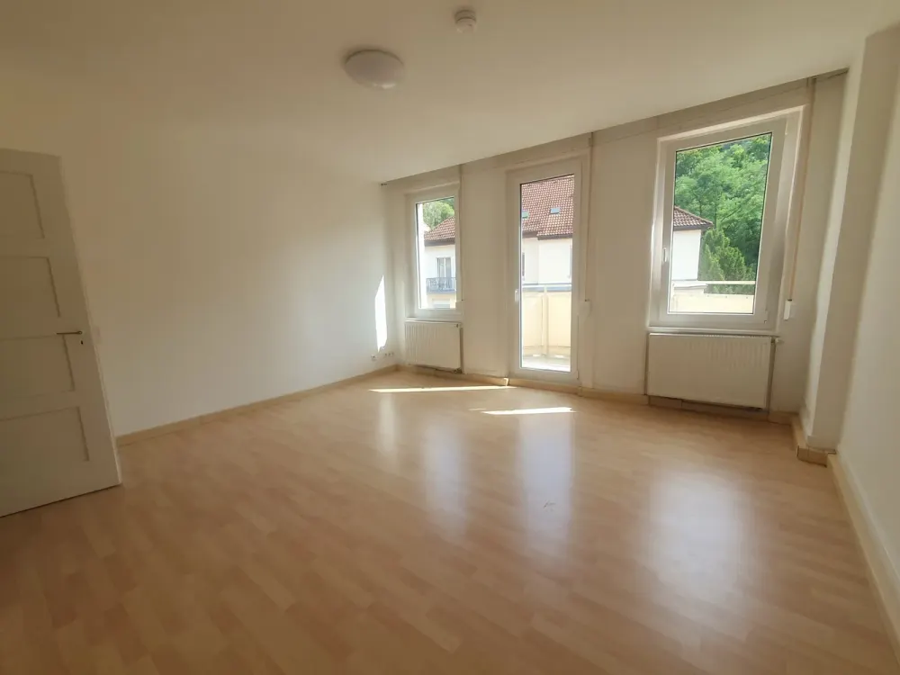 S-West - Große 3-Zimmer-WHG mit EBK u. 2x Balkon 4.OG