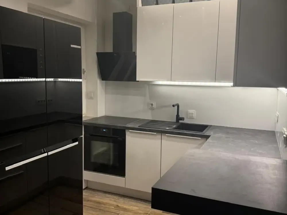 Gut ausgestattete Single Wohnung mit Garten (teilmöbliert)