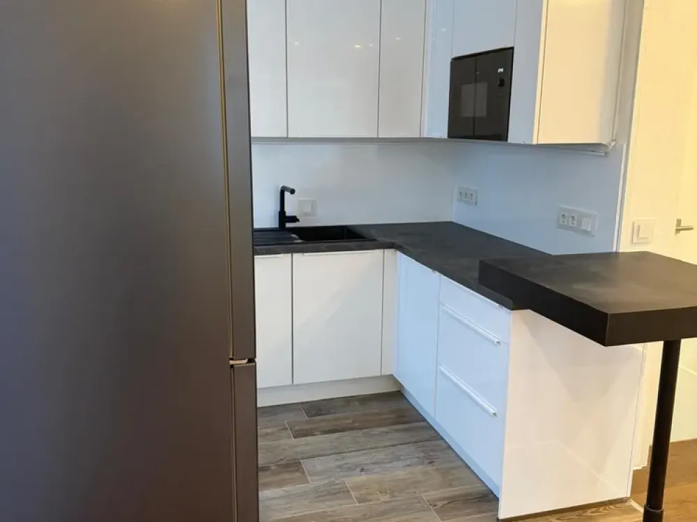 Gut ausgestattete Single Wohnung mit Garten (teilmöbliert)