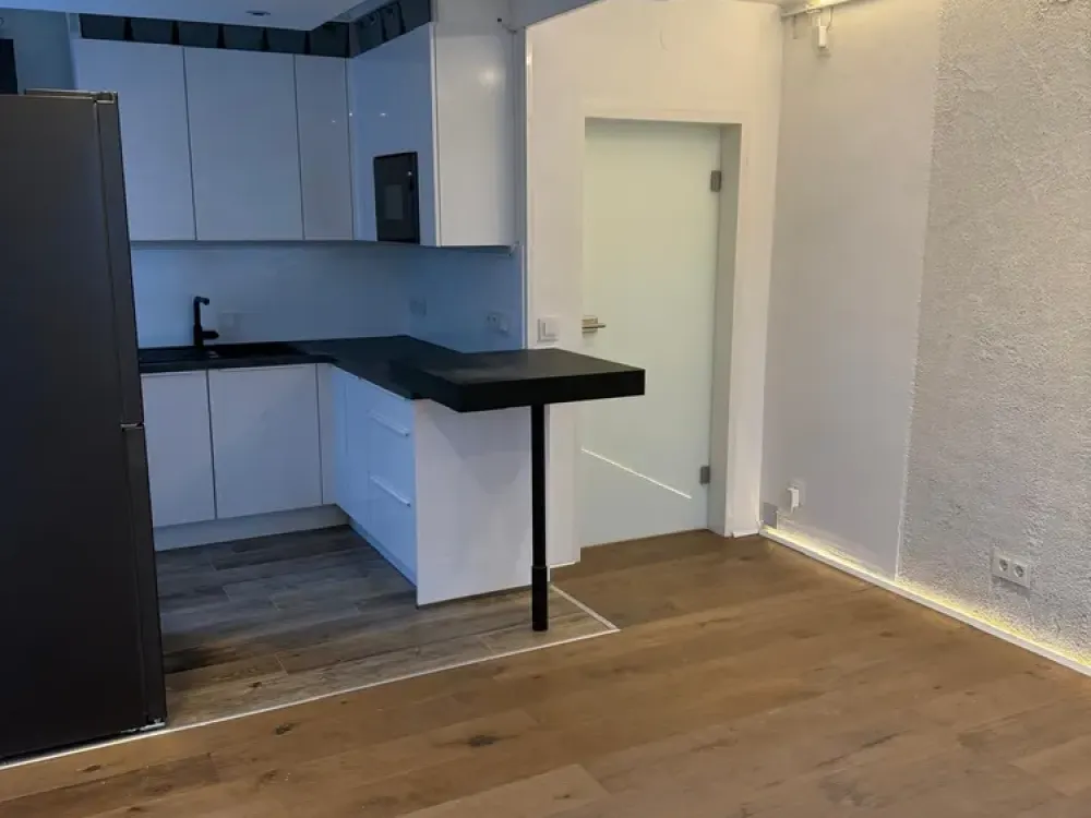 Gut ausgestattete Single Wohnung mit Garten (teilmöbliert)