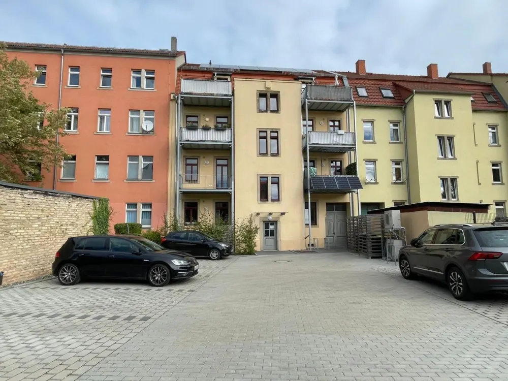 Sunny 3-Room Apartment with Balcony!
