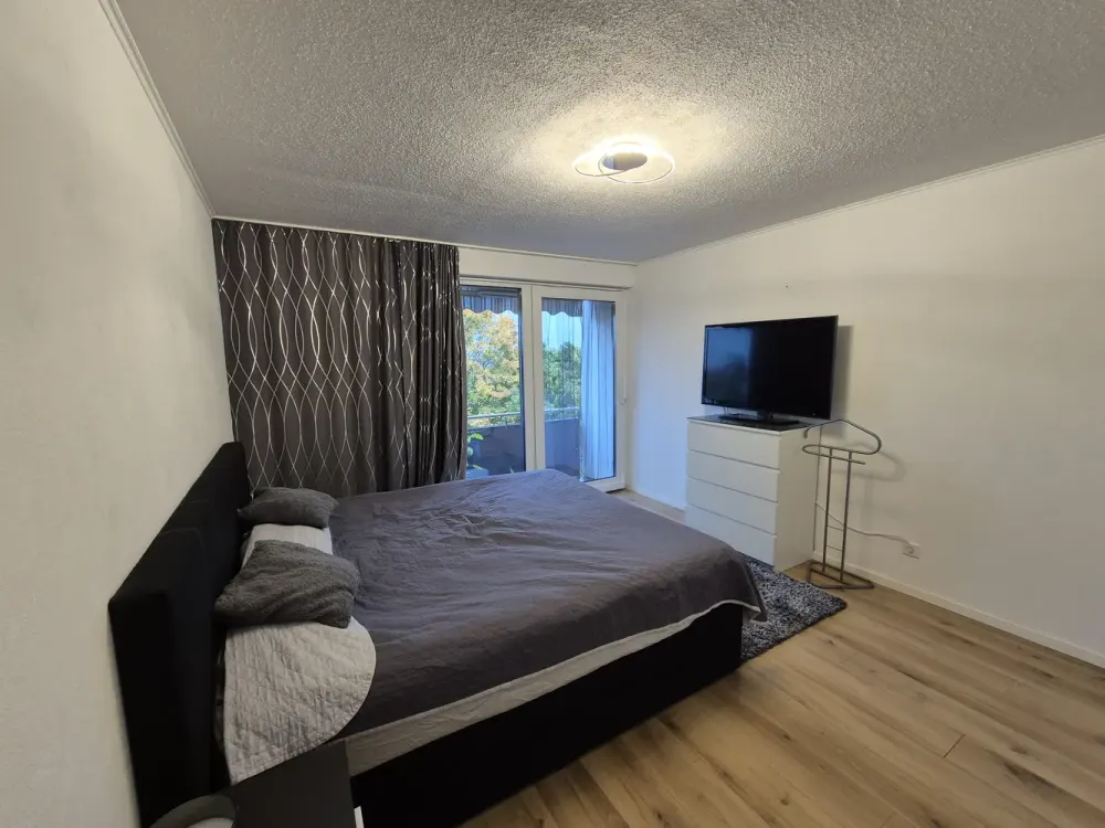 Helle 3-Zimmer-Wohnung mit zwei Balkonen und Stellplatz