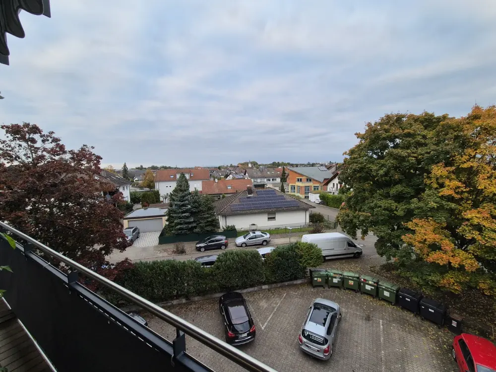 Helle 3-Zimmer-Wohnung mit zwei Balkonen und Stellplatz