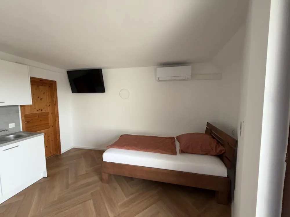 Commuter Apartment Air Conditioning All Inclusive Apartment for Rent