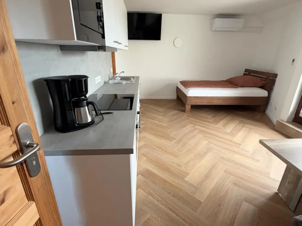Commuter Apartment Air Conditioning All Inclusive Apartment for Rent