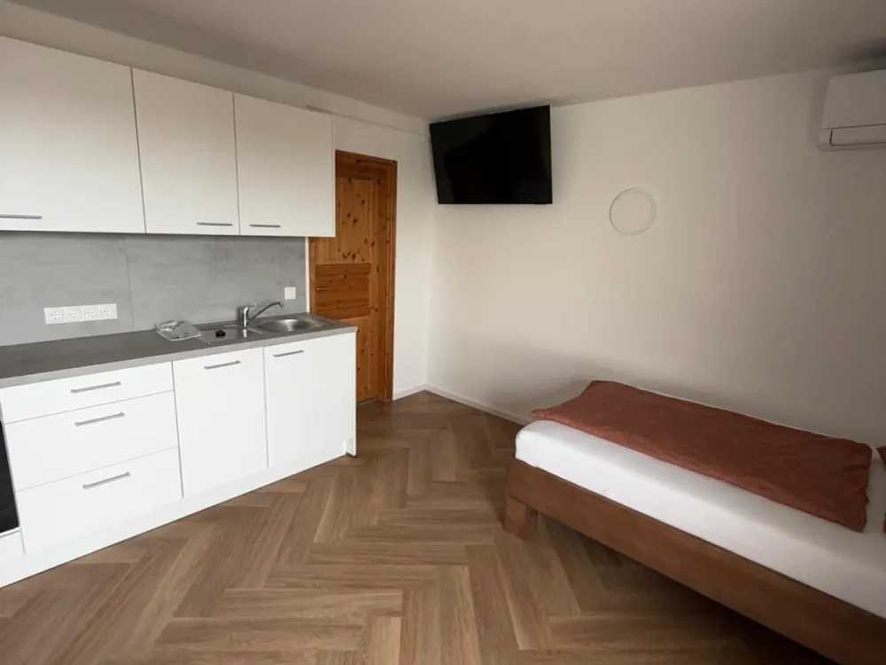 Commuter Apartment Air Conditioning All Inclusive Apartment for Rent