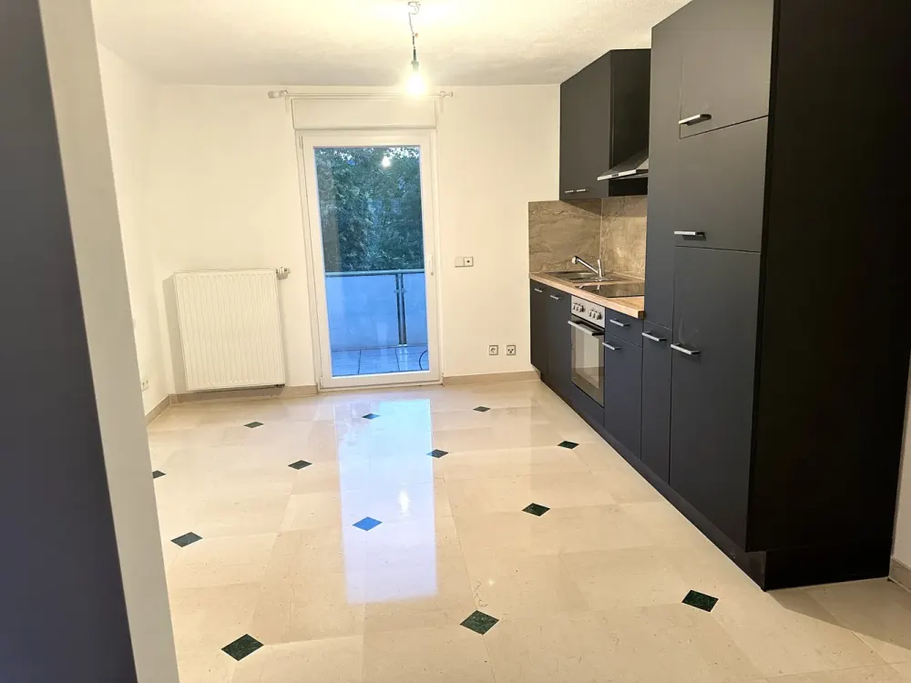 Gepflegte sehr große 2,5 Zimmer-Wohnung mit Garten und Balkon, 2.OG in Kornwestheim - S-Bahn 5 Min.