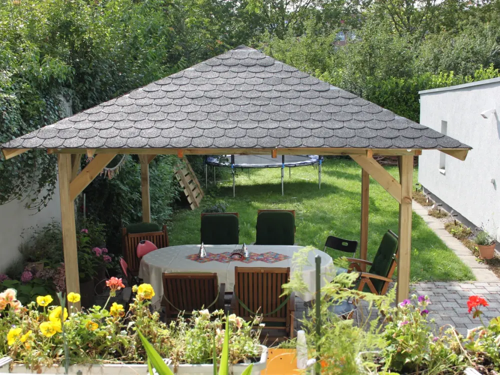Gepflegte sehr große 2,5 Zimmer-Wohnung mit Garten und Balkon, 2.OG in Kornwestheim - S-Bahn 5 Min.