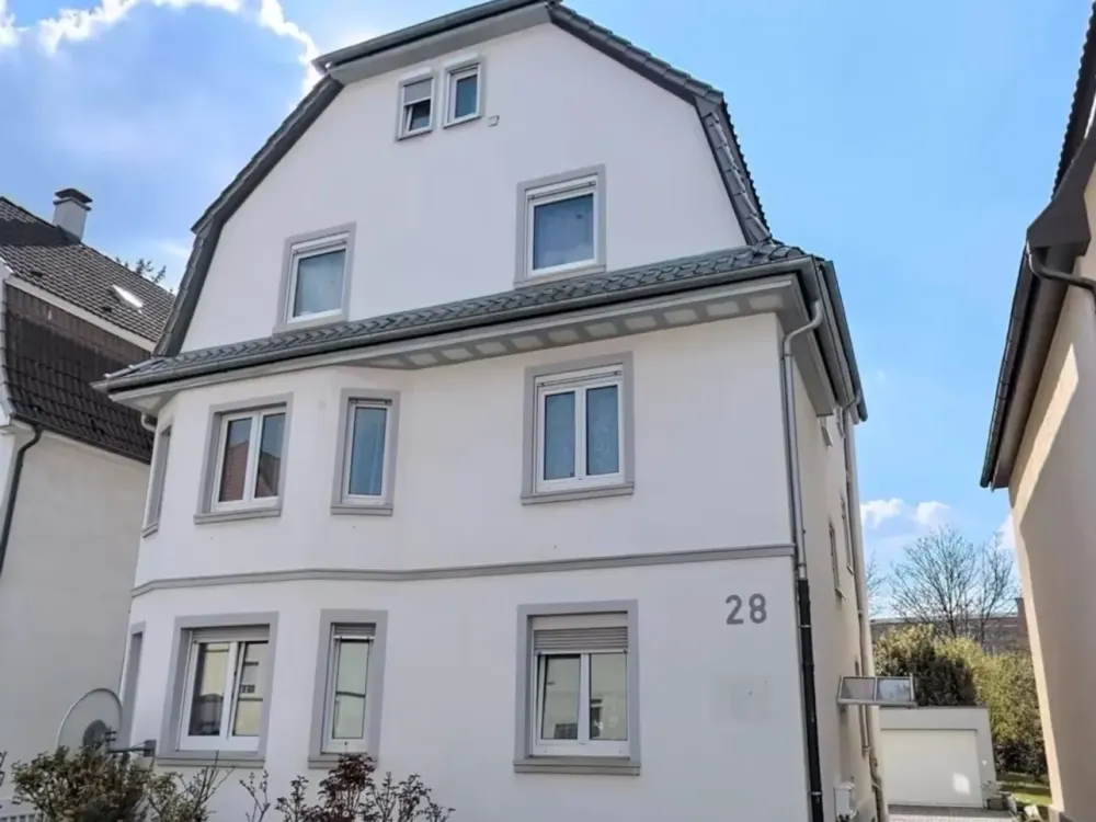 Gepflegte sehr große 2,5 Zimmer-Wohnung mit Garten und Balkon, 2.OG in Kornwestheim - S-Bahn 5 Min.