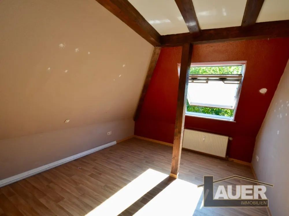 Charmante Dachgeschosswohnung 2 Z,K,B, ca. 54 m², separater Zugang über eigene Turmtreppe