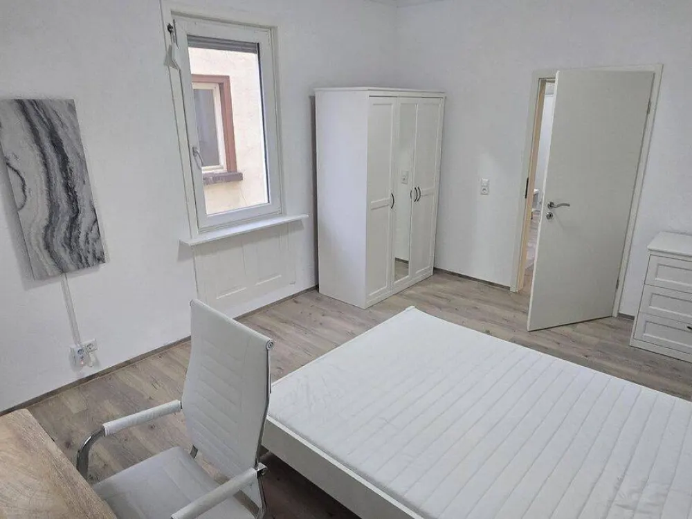 1-Zimmer in ruhiger 3er WG mit gehobener Ausstattung in Stuttgart-Bad Cannstatt
