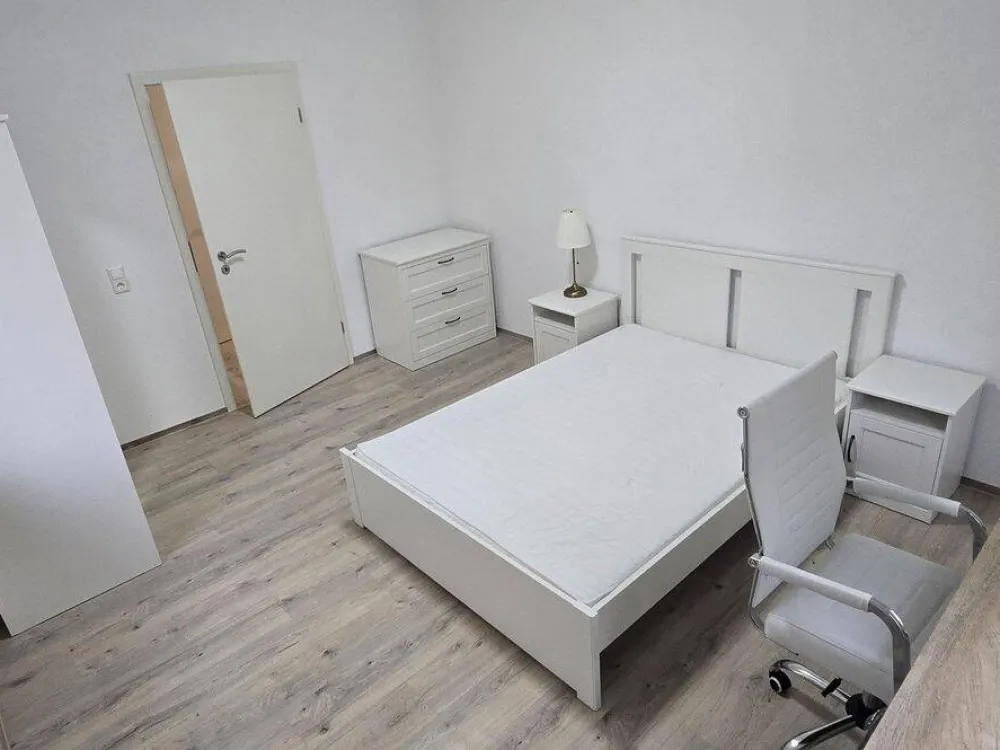 1-Zimmer in ruhiger 3er WG mit gehobener Ausstattung in Stuttgart-Bad Cannstatt
