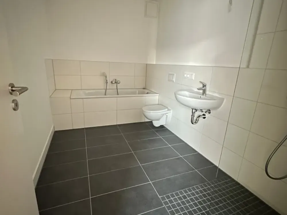 Modernes Wohnen im Neubau - 3 Zimmer Wohnung mit Balkon, Aufzug und Fußbodenheizung