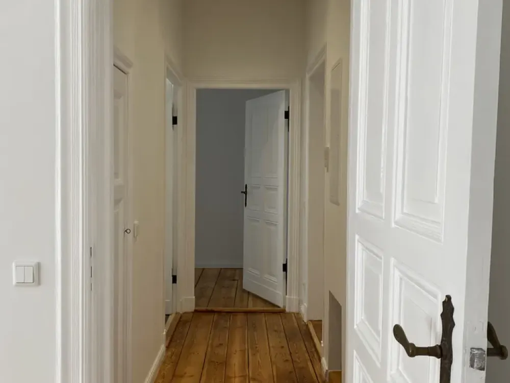 Single-Apartment mit Einbauküche und Balkon: attraktive 2-Zimmer-Wohnung am Boxhagener Platz
