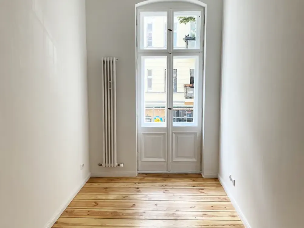 Single-Apartment mit Einbauküche und Balkon: attraktive 2-Zimmer-Wohnung am Boxhagener Platz