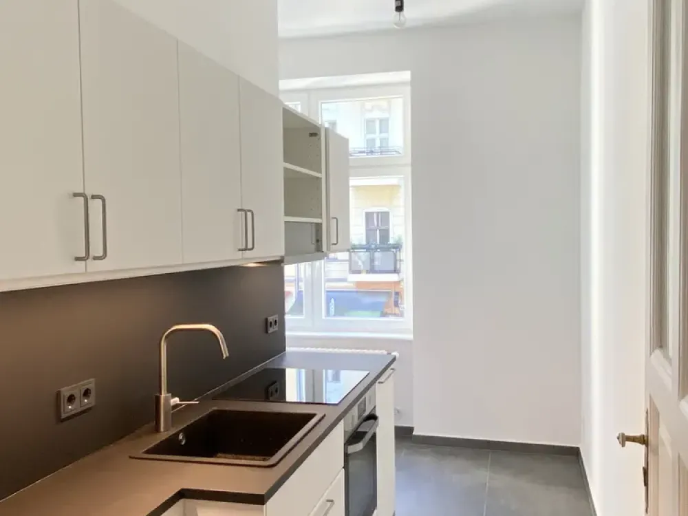 Single-Apartment mit Einbauküche und Balkon: attraktive 2-Zimmer-Wohnung am Boxhagener Platz