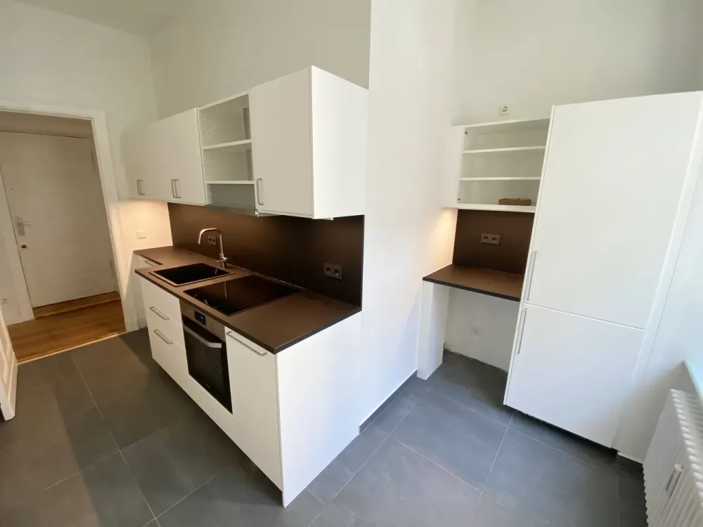 Single-Apartment mit Einbauküche und Balkon: attraktive 2-Zimmer-Wohnung am Boxhagener Platz