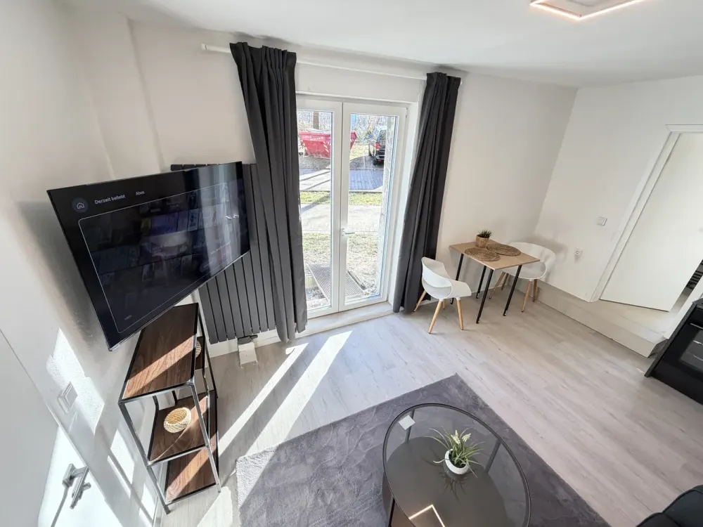 *NEU Saniert* 2 Zimmer-EG-Wohnung mit Terrasse*voll möbliert & alles INKLUSIVE*