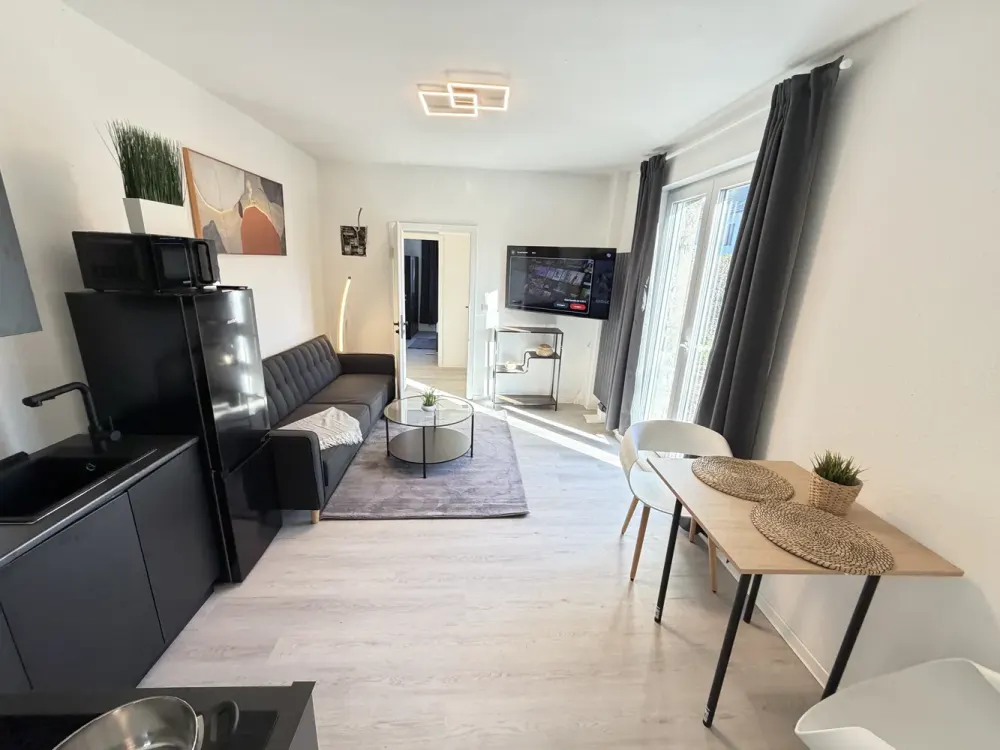 *NEU Saniert* 2 Zimmer-EG-Wohnung mit Terrasse*voll möbliert & alles INKLUSIVE*