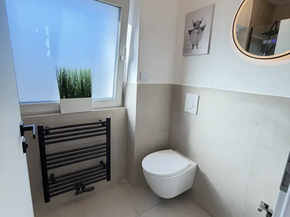 *NEU Saniert* 2 Zimmer-EG-Wohnung mit Terrasse*voll möbliert & alles INKLUSIVE*