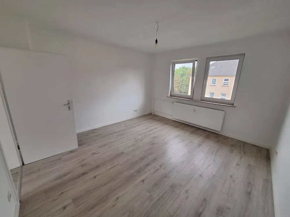 2 Zimmer Wohnung frisch renoviert am Hafen