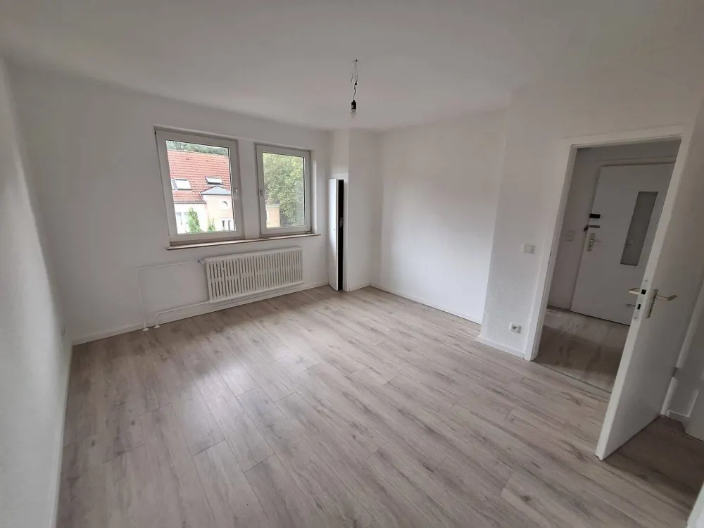 2 Zimmer Wohnung frisch renoviert am Hafen