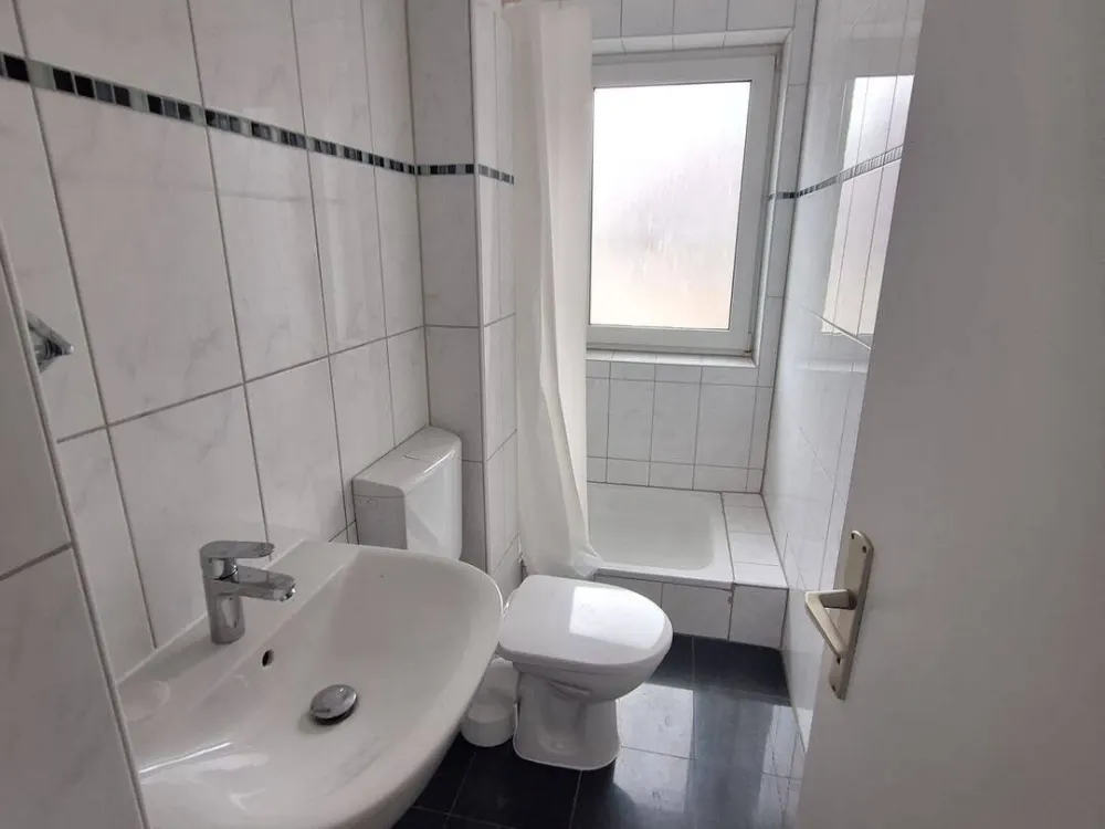 2 Zimmer Wohnung frisch renoviert am Hafen