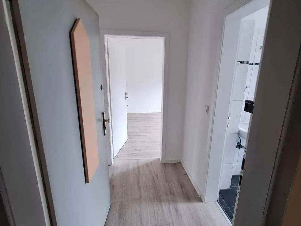 2 Zimmer Wohnung frisch renoviert am Hafen