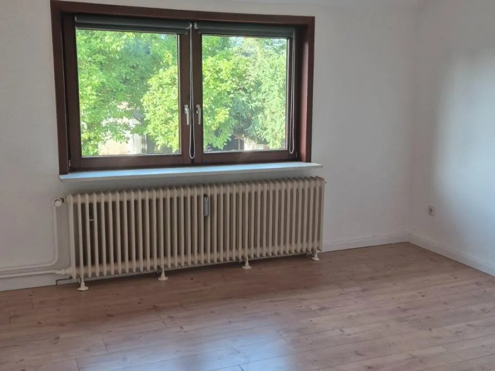 Helle, hübsch geschnittene 2-Zimmer DG Wohnung in Klecken
