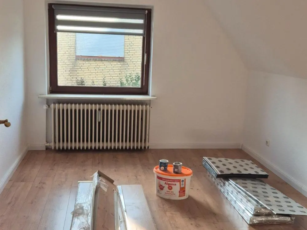 Helle, hübsch geschnittene 2-Zimmer DG Wohnung in Klecken
