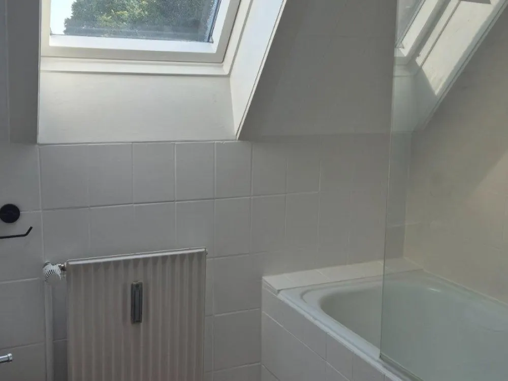 Helle, hübsch geschnittene 2-Zimmer DG Wohnung in Klecken