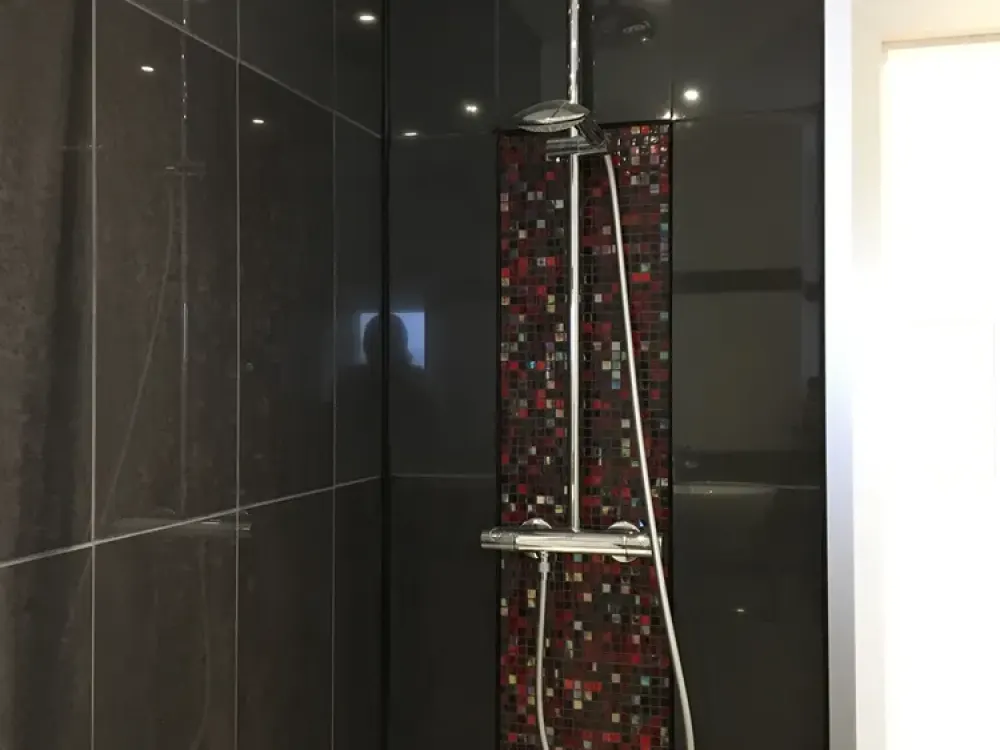 1 Room Apartment with Balcony, Parking Space and Fitted Kitchen for Rent!